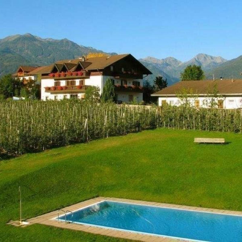 Pension Fischnaller Natz Südtirol Zimmer Frühstück Halbpension Vollpension Freischwimmbad (2)
