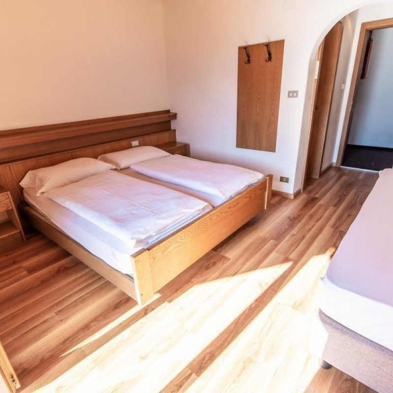 Pension Fischnaller Natz Südtirol Zimmer Frühstück Halbpension Vollpension Freischwimmbad (4)