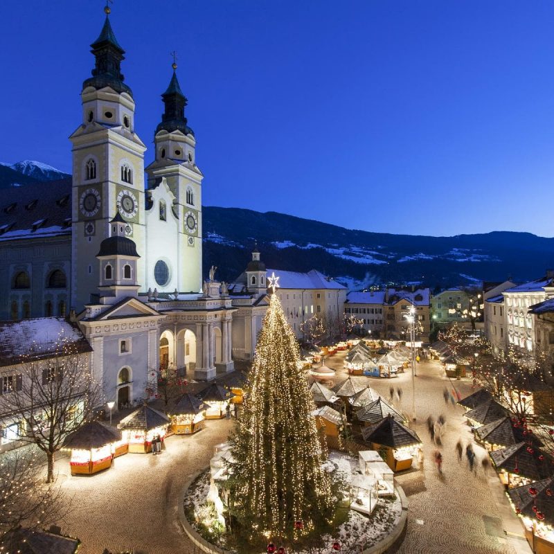 Weihnachtsmarkt Brixen Klausen Adventszeit Hallenbad Acquarena Kletterhalle Vertikale (1)