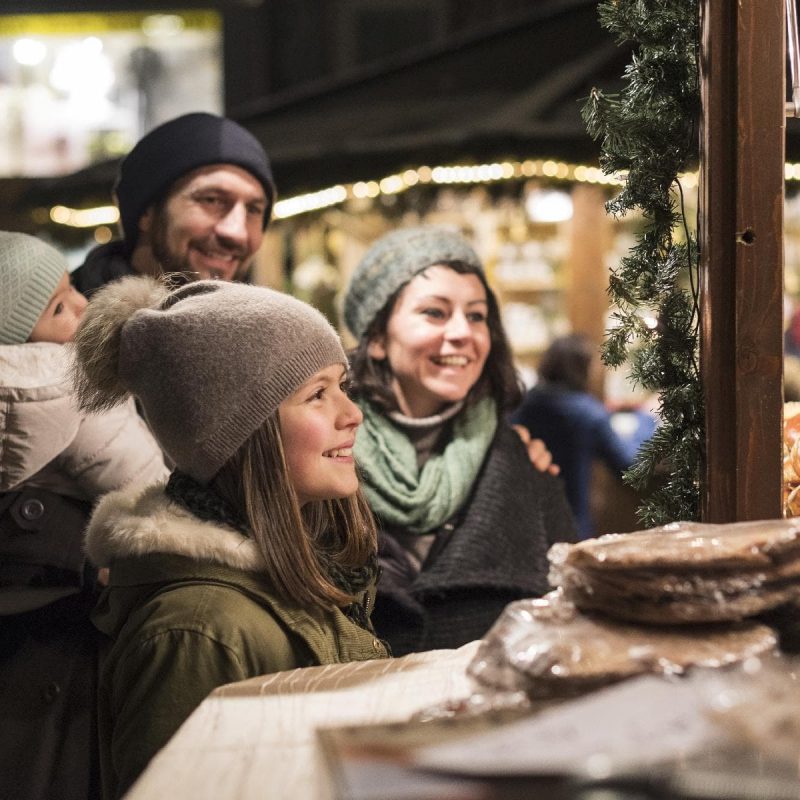 Weihnachtsmarkt Brixen Klausen Adventszeit Hallenbad Acquarena Kletterhalle Vertikale (4)